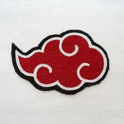 Felpudo Akatsuki Naruto Shippuden fabricado en fibra de coco con base de PVC antideslizante. Presenta el símbolo de la nube roja de Akatsuki, un elemento emblemático de la serie Naruto Shippuden.