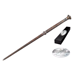 Réplica de la varita de Fenrir Greyback de Harry Potter, fabricada en resina y con una longitud aproximada de 34,5 cm. Incluye caja para su conservación o exposición.