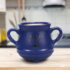 Preciosa taza con forma del Caldero con el logo de Ravenclaw basada en la saga de Harry Potter. Disfruta de tus pócimas preferidas en esta preciosa taza realizada en gres con el logo de Ravenclaw.