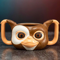 Preciosa taza en 3D de la carita de Gizmo basada en la saga de Los Gremlins. Esta preciosa tacita está fabricada en cerámica de alta calidad y tiene una capacidad de 330 ml.