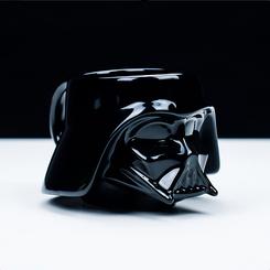 Taza Oficial del casco de Darth Vader, saborea tu bebida preferida en uno de los cascos más carismáticos de la Saga de Star Wars, la imagen del lado oscuro de la fuerza será tu aliado para deleitarte de tu bebida.