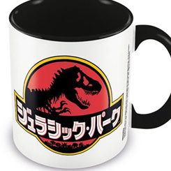 Taza oficial del famoso parque Jurassic Park en su edición Japonesa basado en la saga de Jurassic Park realizada en cerámica con una capacidad de 0,33 litros, incluye grabados en el exterior.