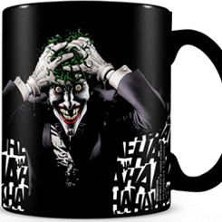 Taza oficial con el motivo del Joker realizada en cerámica sensible al calor con una capacidad de 0,315 litros, incluye grabados en el exterior. 