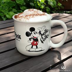 Taza oficial de Disney con el motivo del logo de Mickey Mouse Hello Folks, realizada en cerámica con una capacidad de 0,414 litros, incluye grabados en el interior y en el exterior.
