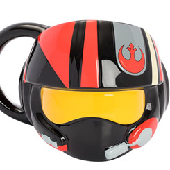 Brutal taza con la forma de un casco de la Resistencia, saborea tu bebida preferida en uno de los cascos más carismáticos de la Saga de Star Wars, el casco de los grandes pilotos de la resistencia.