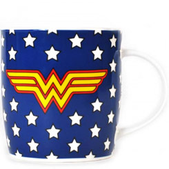 Taza oficial de DC Comics con el motivo del Logo de Wonder Woman, realizada en cerámica con una capacidad de 0,33 litros, incluye grabados en el exterior. 