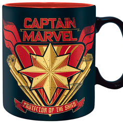 Taza oficial de Marvel con el motivo del Uniforme de la Capitana Marvel (Captain Marvel), realizada en cerámica con una capacidad de 0,46 litros, incluye grabados en el exterior. Viene en caja de regalo.
