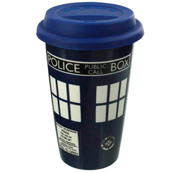 Taza de Viaje Oficial con el logo de Doctor Who Tardis revive las aventuras de los grandes personajes de la serie de Doctor Who con esta taza realizada en cerámica con una capacidad de 0,45 litros.