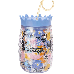 Taza de viaje de Lilo y Stitch con pajita. Disfruta de tu bebida preferida con la taza de viaje más divertida de Lilo y Stitch. La taza está realizada en plástico.