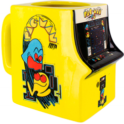 Entrañable taza en forma de la maquina arcade basada en el juego de Pac-Man. Esta preciosa taza está realizada en cerámica con unas medidas aproximadas de 15.3 x 11.2 cm. con una capacidad aproximada de 400 ml. 