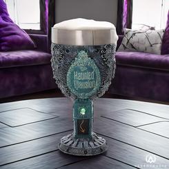 Copa oficial decorativa de The Haunted Mansion basada en la atracción clásica de los parques Disney.  Decora tu espacio preferido con esta elegante copa con unas dimensiones aproximadas de 18 x 9 x 9 cm.,