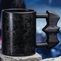 Espectacular Taza con el asa como el Batarang de Batman basado en los comics de DC Comics. La taza está realizada en dolomita con una dimensión aproximada de 13 cm., 