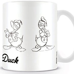 Taza oficial de El Pato Donald con el motivo de varios bocetos, realizada en cerámica con una capacidad de 0,33 litros, incluye grabados en el exterior. 