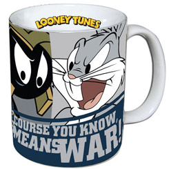 Taza oficial de los Looney Tunes con el motivo de Bugs Bunny y Marvin el Marciano en “This Means War!”.