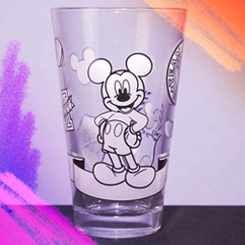 Vaso para colorear de Mickey Mouse. ¡Dale vida a tus bebidas agregando algunos colores a este vaso para colorear el carismático Mickey Mouse! Este precioso vaso tiene un diámetro aproximado de 8 cm
